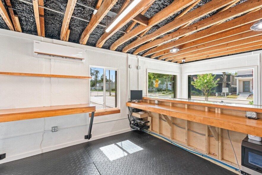 More Photos Of 209 Palmetto Ave, Longwood Restaurant For Lease