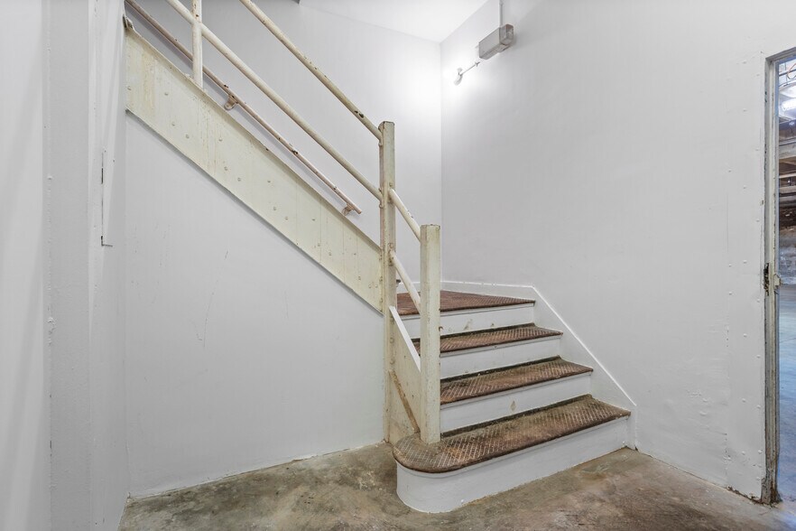 More Photos Of 611 Houston St, Fort Worth Bar For Lease