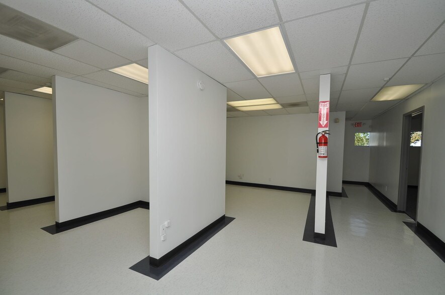 More Photos Of 5829 Beverly Hill St, Houston Warehouse For Lease