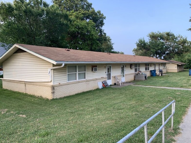 Primary Photo Of 106 N Main St, Liberal Apartments For Sale