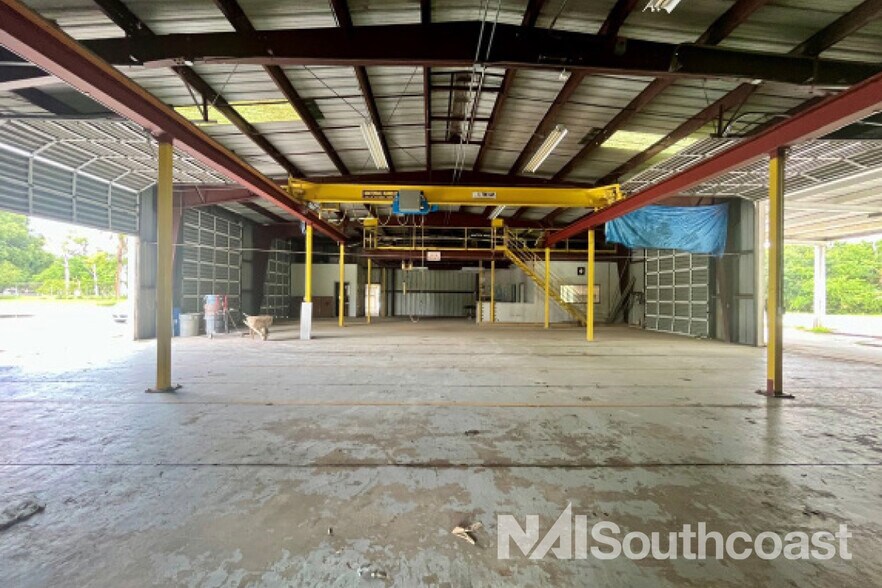 More Photos Of 907 Angle Rd, Fort Pierce Warehouse For Lease