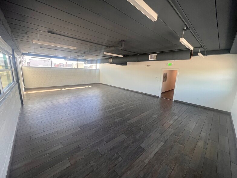 More Photos Of 302 W Defee Ave, Baytown Specialty For Sale