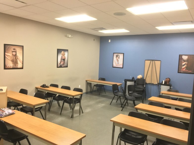 More Photos Of 500 Kings Hwy E, Fairfield Freestanding For Lease