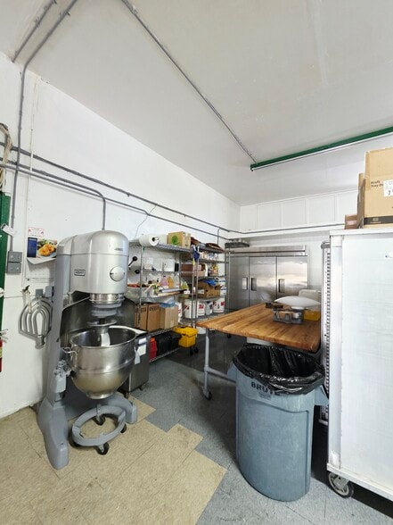 More Photos Of 600 Meta St, Oxnard Freestanding For Sale