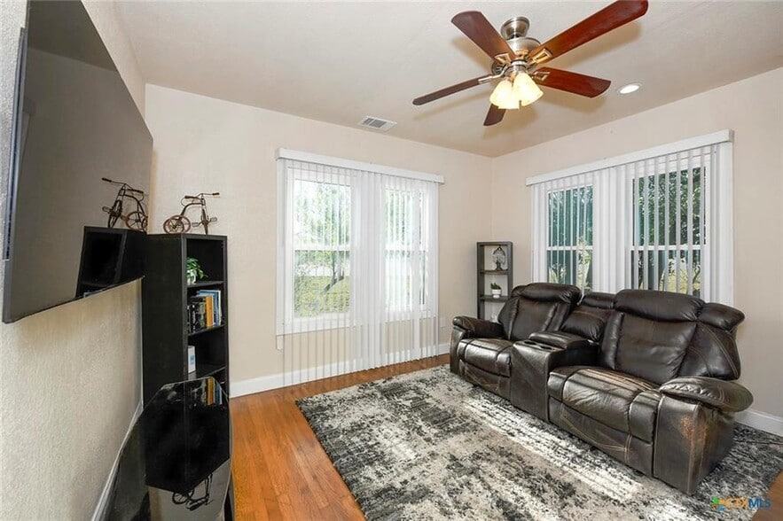 More Photos Of 1440 Business 35 S, New Braunfels, TX 78130, New Braunfels Office Residential For Sale