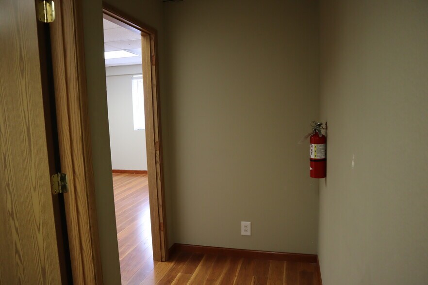 More Photos Of 100 E 19th St, Vancouver General Retail For Lease