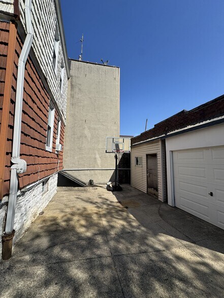 More Photos Of 7215 73rd St, Glendale Land For Sale