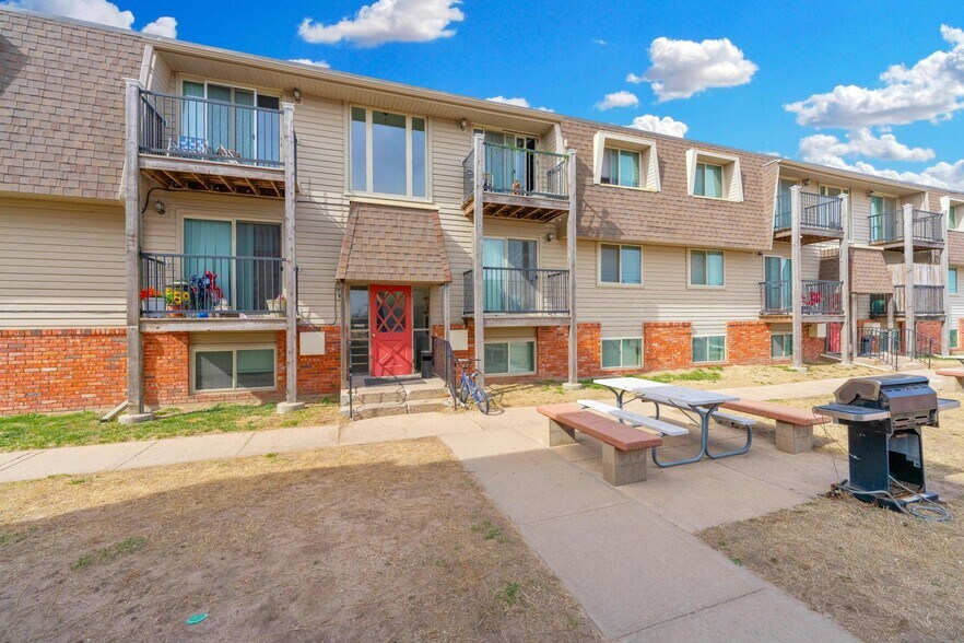 More Photos Of 103 E 7th Ave, South Hutchinson Apartments For Sale