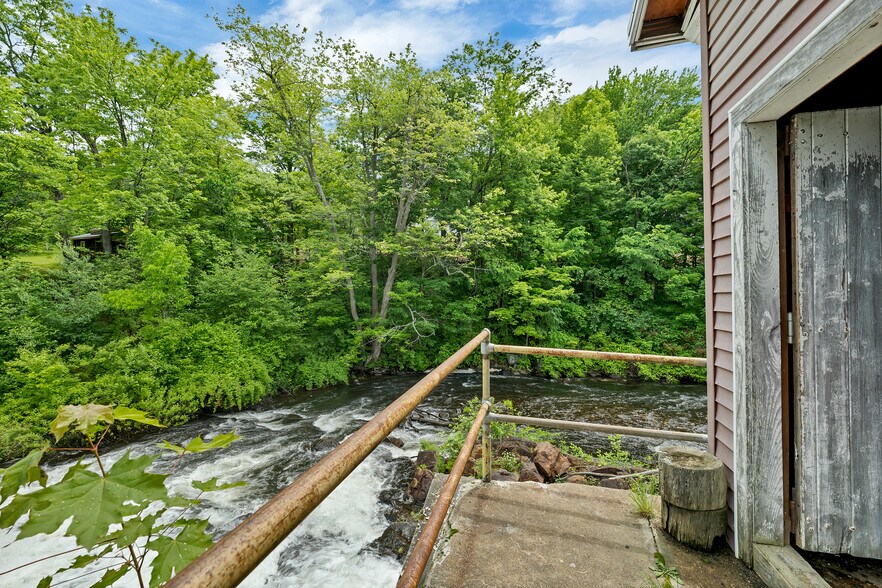 More Photos Of 22 Main St, Ashland Warehouse For Sale