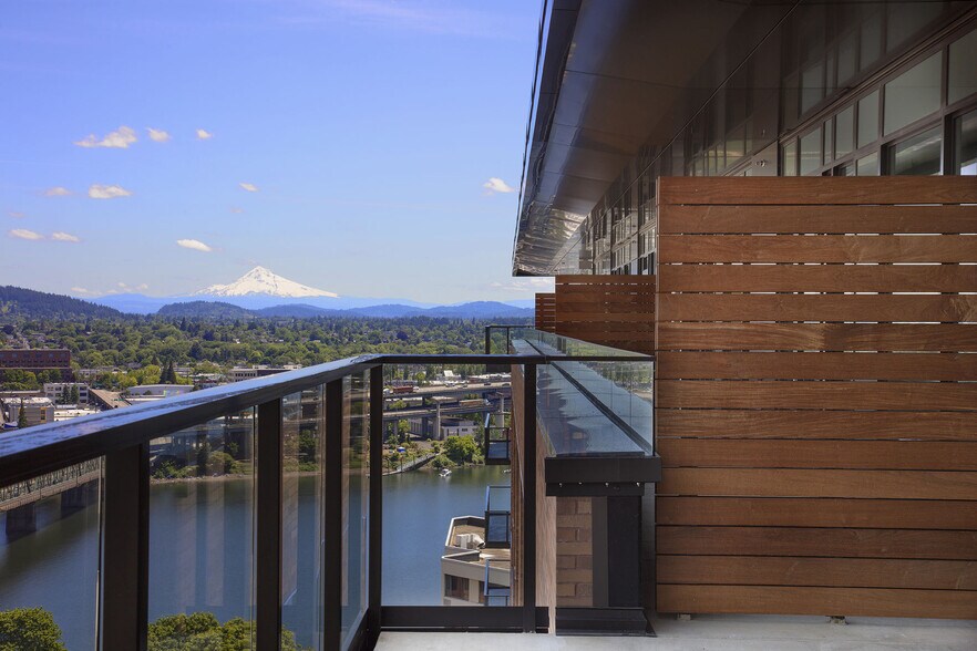 More Photos Of 140 SW Columbia St, Portland Apartments For Lease