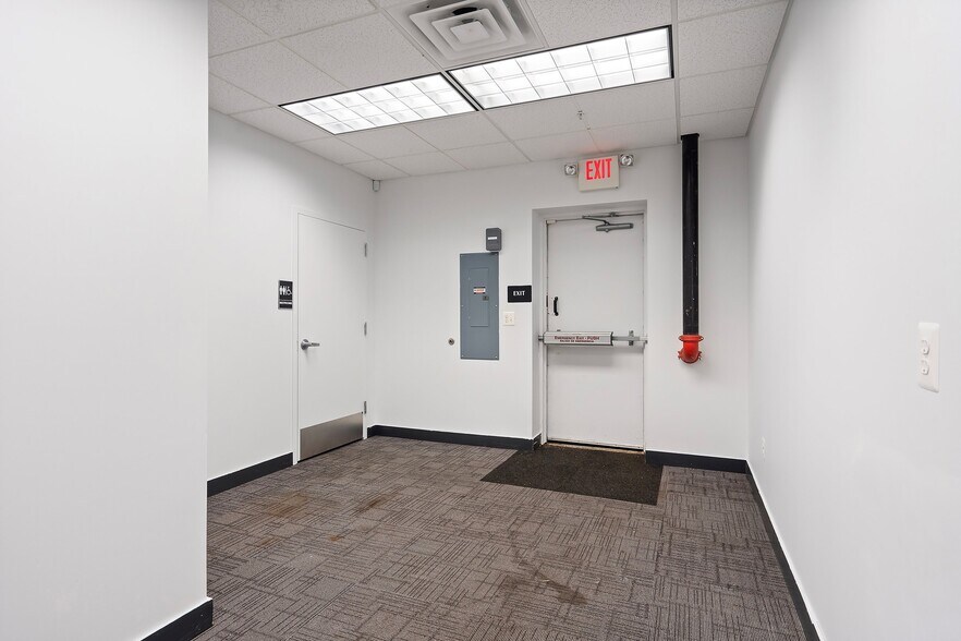 More Photos Of 912 W Bay Ave, Barnegat Storefront For Lease