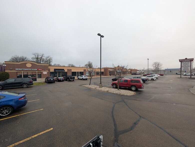 More Photos Of 1000 W Wisconsin Ave, Appleton Unknown For Lease