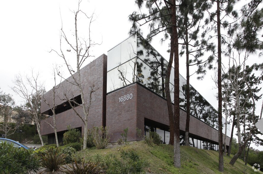 More Photos Of 16880 W Bernardo Dr, San Diego Office For Lease
