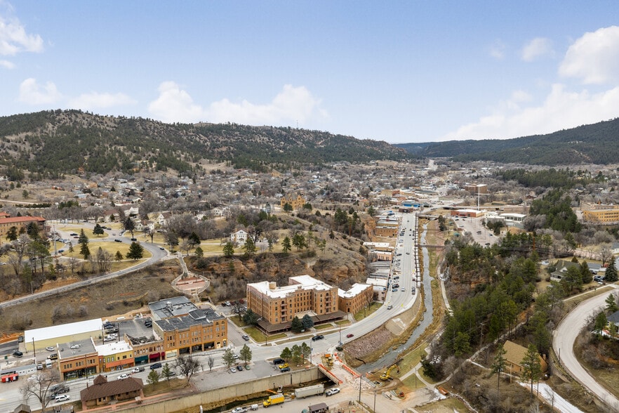 More Photos Of 603 N River St, Hot Springs Hotel For Lease