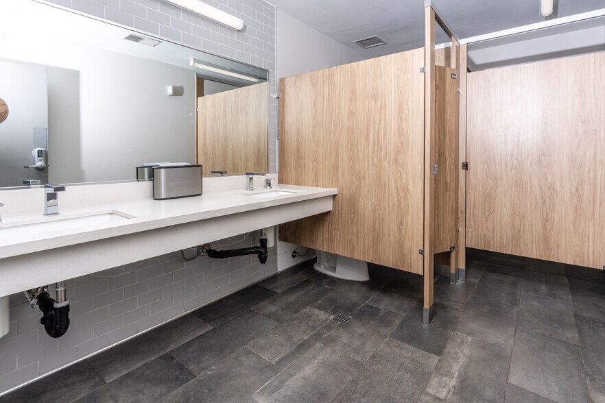 More Photos Of 4891-4895 Pacific Hwy, San Diego Office For Lease