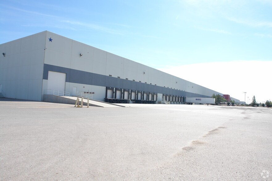 More Photos Of 11751 Alameda Ave, Socorro Distribution For Lease