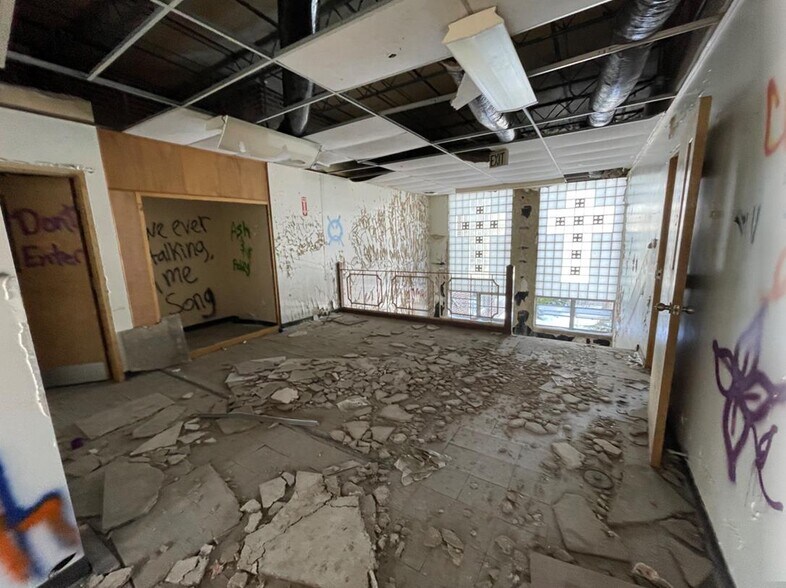 More Photos Of 335 W 14th St, Anderson Religious Facility For Sale