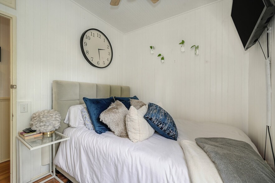 More Photos Of 1250 B St, Walnut Grove Showroom For Sale