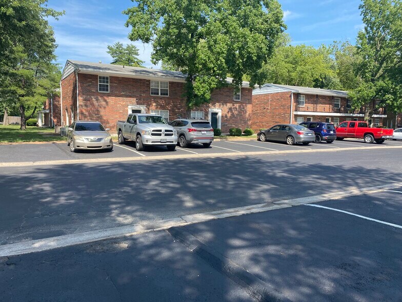 More Photos Of 1624 Northwinds Estates Dr, Saint Louis Apartments For Sale
