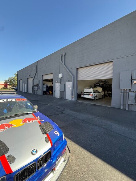 More Photos Of 712 S Hacienda Dr, Tempe Warehouse For Lease