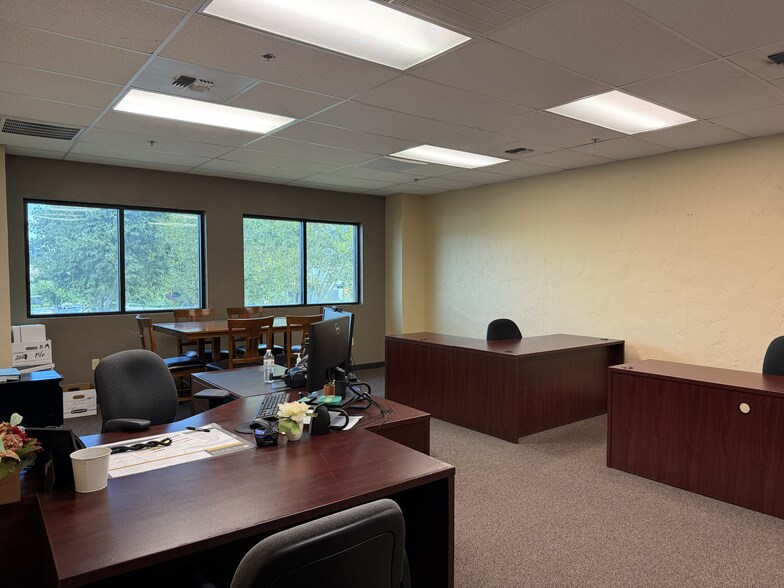 More Photos Of 1414 E F St, Oakdale Office For Sale