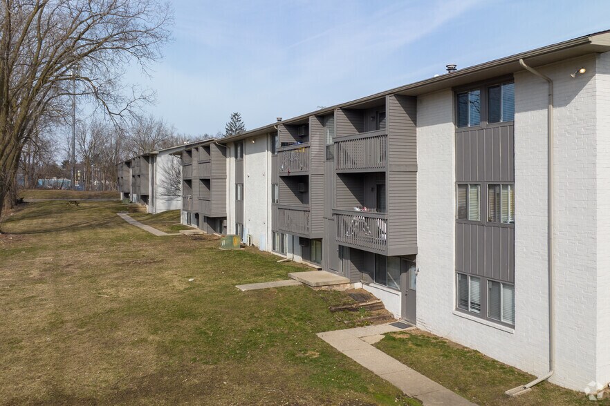 More Photos Of 5530 Kaynorth Rd, Lansing Apartments For Sale