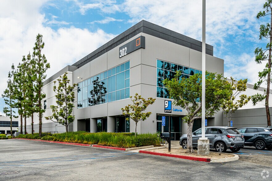 Primary Photo Of 302 Rockefeller Ave, Ontario Warehouse For Lease