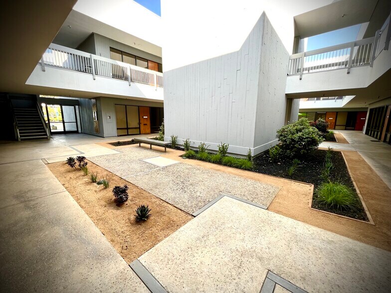 More Photos Of 1400 Quail St, Newport Beach Office For Lease