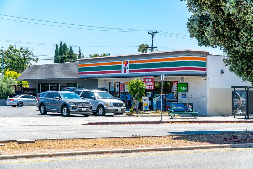 Primary Photo Of 11700 Gateway Blvd, Los Angeles Convenience Store For Lease