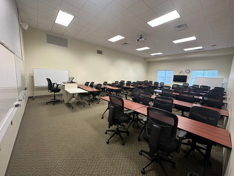 More Photos Of 41 Old Oyster Point Rd, Newport News Office For Sale