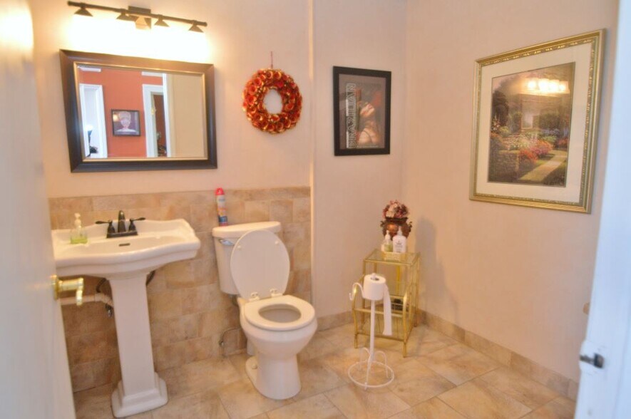 More Photos Of 470 Ridgedale Ave, East Hanover Storefront Retail Office For Lease