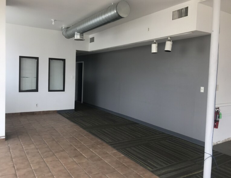 More Photos Of 2807 Independence Ave, Kansas City Storefront For Lease