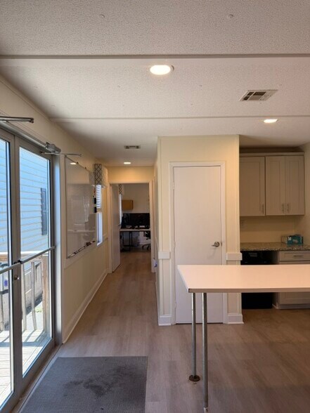 More Photos Of 98 Frelinghuysen Ave, Newark Hotel For Lease