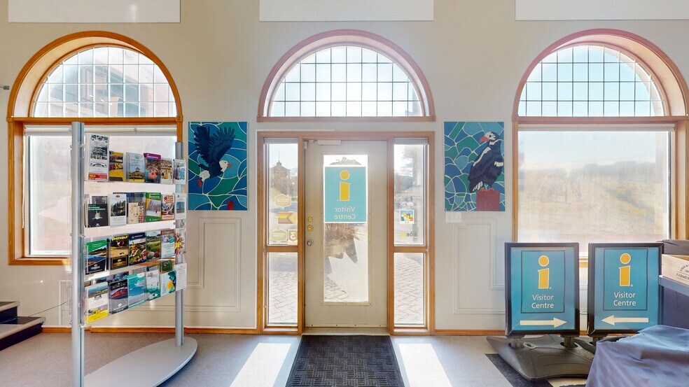 More Photos Of 800 Baker St, Cranbrook Storefront Retail Office For Sale