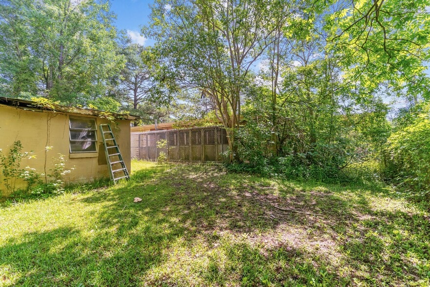 More Photos Of 3522 James B White Hwy, Whiteville Veterinarian Kennel For Sale