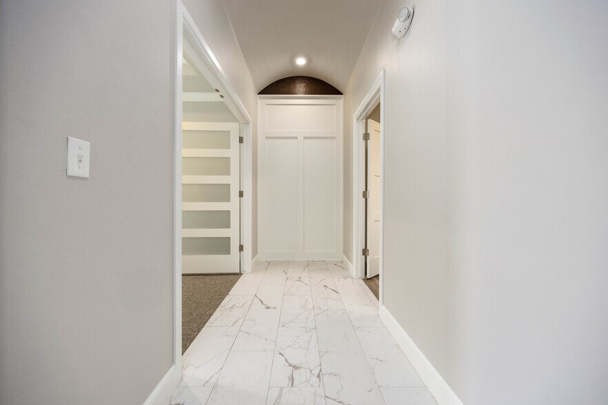 More Photos Of 2600 Covell Village Dr, Edmond Office For Lease