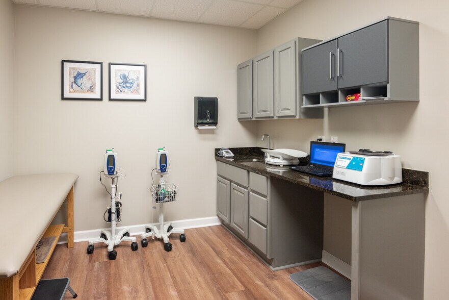 More Photos Of 12959 Palms West Dr, Loxahatchee Medical For Sale