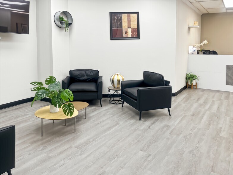 More Photos Of 27125 Sierra Hwy, Santa Clarita Coworking Space