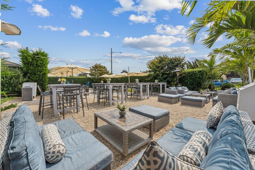 More Photos Of 63 S Euclid Ave, Montauk Restaurant For Sale