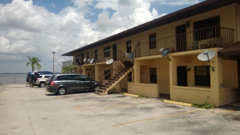 More Photos Of 1025 Lakeview Dr, Sebring Apartments For Sale