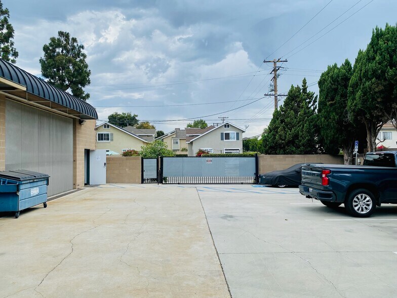 More Photos Of 123 Monte Vista Ave, Costa Mesa Warehouse For Sale