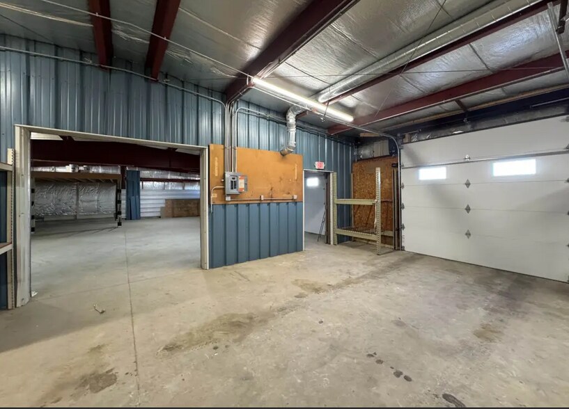 More Photos Of 633 1st Ave, Monroe Showroom For Sale