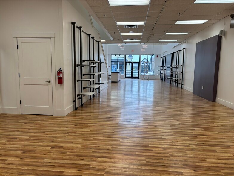 More Photos Of 9 Bow St, Freeport General Retail For Sale