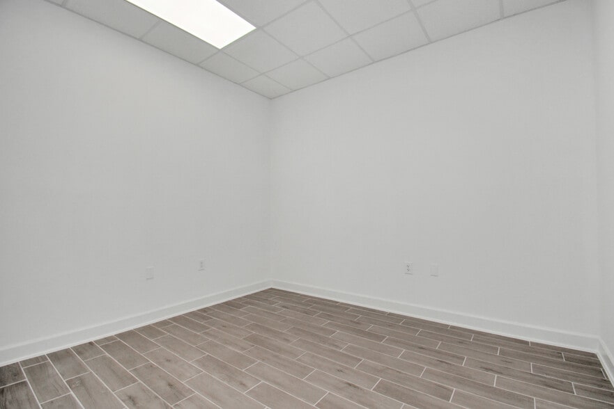 More Photos Of 12425 W Airport Blvd, Sugar Land Light Distribution For Lease