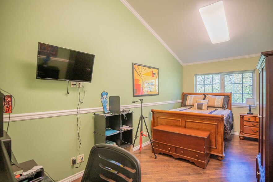 More Photos Of 455 Division St, Fairbanks Specialty For Sale