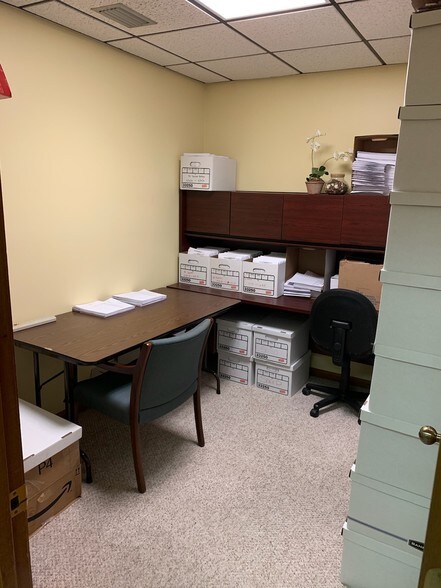 More Photos Of 4215 Edgewater Dr, Orlando Office For Lease