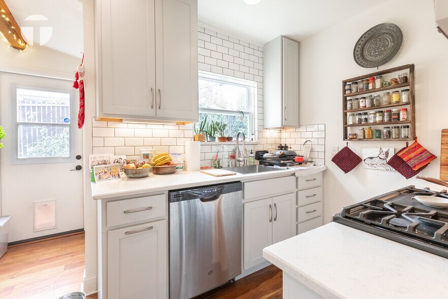 More Photos Of 2016 U St, Sacramento Apartments For Sale