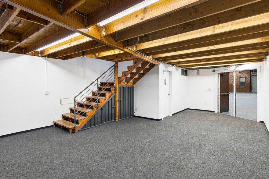 More Photos Of 1022 S Santa Fe Ave, Los Angeles Showroom For Lease