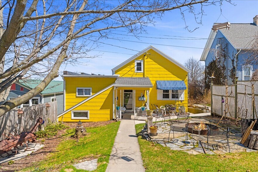 More Photos Of 517 Milwaukee St, Kewaunee General Retail For Sale