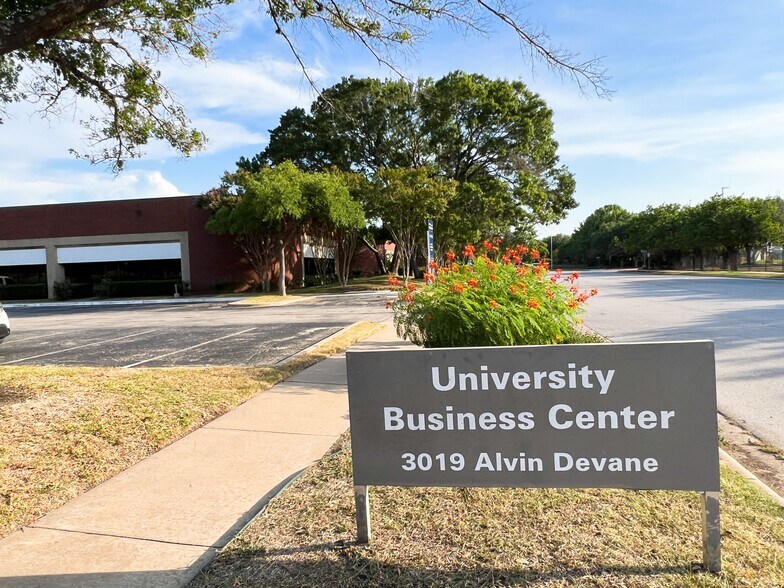 More Photos Of 3019 Alvin Devane Blvd, Austin Unknown For Lease